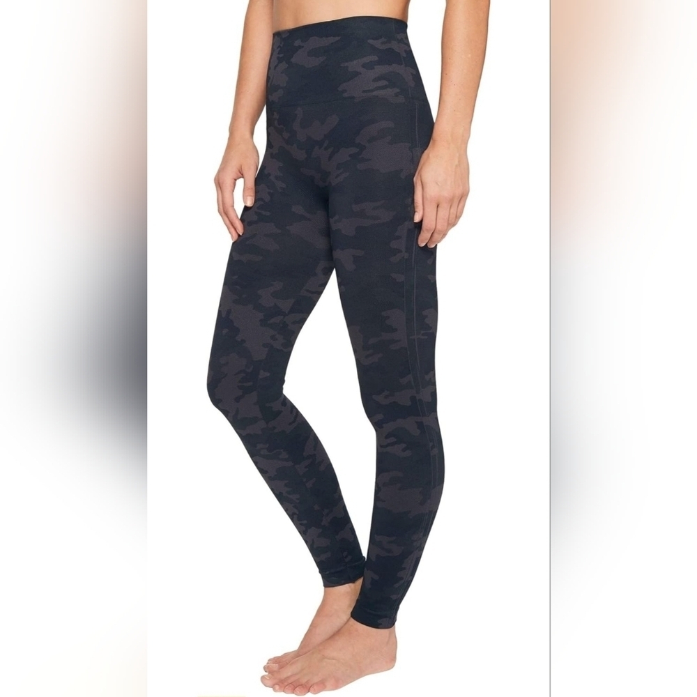 SPANX Look at Me Now Seamless Leggings, Black Camo Size M